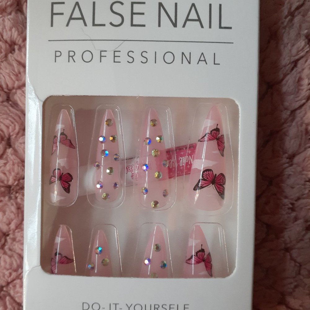 SALE!! Brand New False Nails-XL